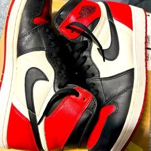 AIR JORDAN RETRO 1 BRED TOE